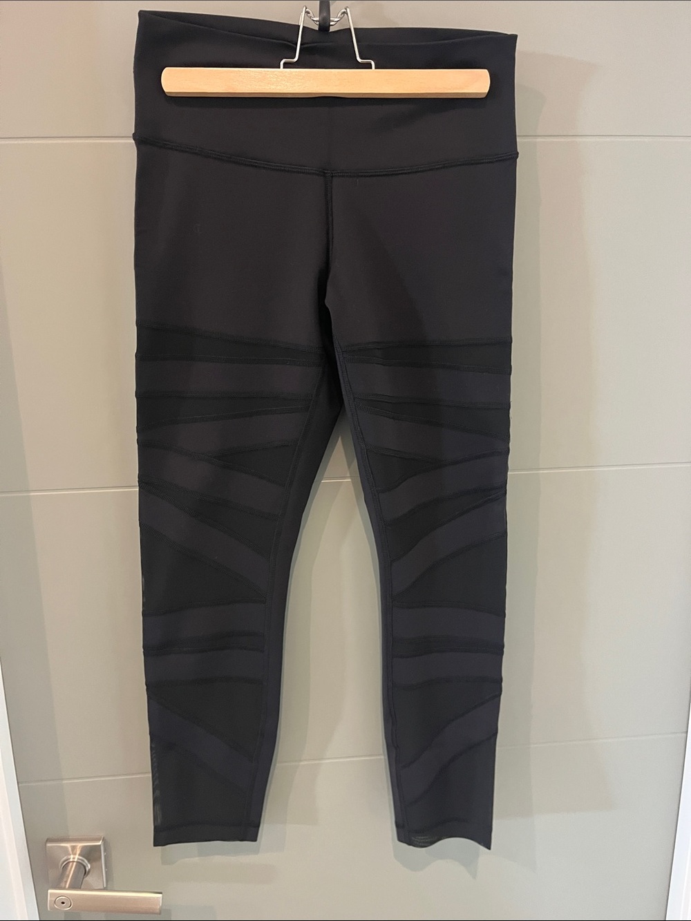 lululemon Black wonder under high-rise tech mesh leggings size 8